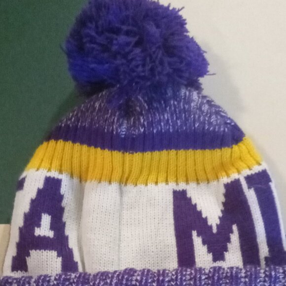 Warm and cozy winter hat - Picture 2 of 3